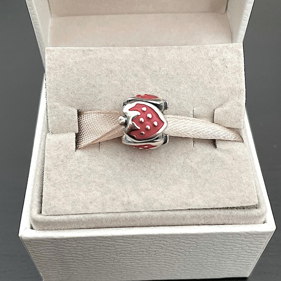 Pandora enamel strawberry charm - Picture 2 of 4